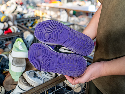 We make sure that each pair of used shoes have thick soles for long-term use.
