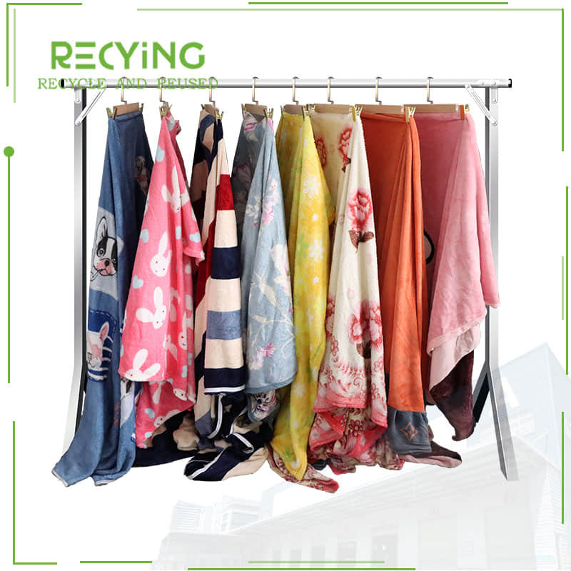 Wholesale Second Hand Blankets (2)
